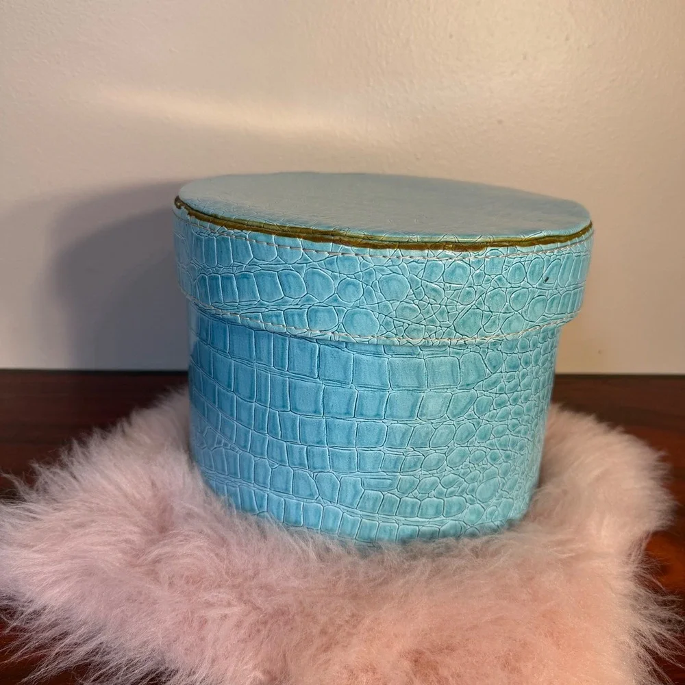 Vintage Turquoise Blue Faux Crocodile Embossed Round Hat Box Storage Case